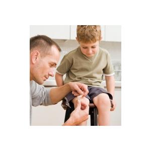 Comment soigner les petites plaies et autres bobos ? Que ce soit une écorchure, une ampoule éclatée, une écharde, une morsure ... la plaie doit être impérativement : 
