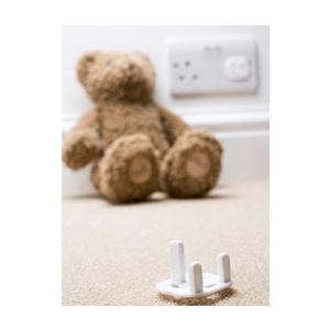 Bébé prise électrique