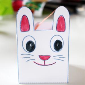 Lapin corbeille de Pâques