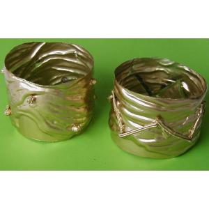 Bracelet africain réalisé avec des bouteilles en plastique