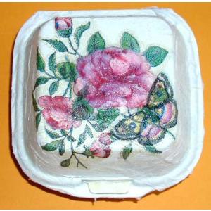 Boîte décorée de fleurs