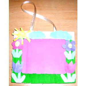 Petit cadre décoré de fleurs pour les photos de l'enfant