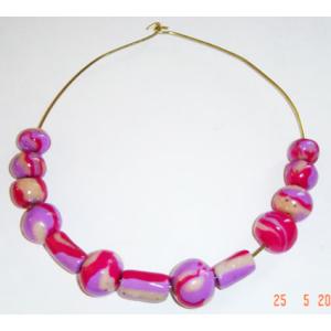Collier de perles roses et mauve