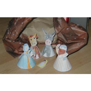 Petite Crèche de Noël en papier à placer devant le sapin