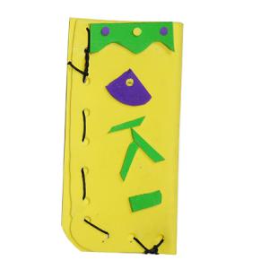 Etui à lunettes à faire soi-même avec du "papier mousse" appelé aussi "papier gommé" . Une idéé de bricolage pour préparer ses vacances ou son cartable de rentrée mais aussi une idée de cadeau à offri