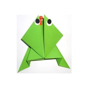 pliage d'origami d'une grenouille sauteuse