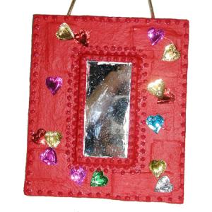 Miroir rouge en papier mâché