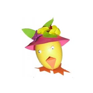 Explications pour réaliser un poussin avec un oeuf et protant un chapeau à fleurs