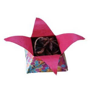 panier senteur décorée de fleurs