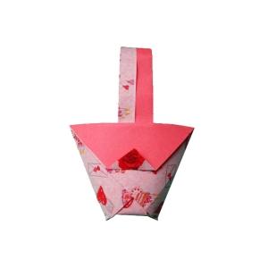 pliage d'origami d'un petit panier