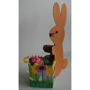 Posé sur la table ce panier lapin sert à présenter les oeufs