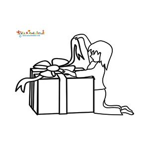 La petite fille au cadeau de Noël
