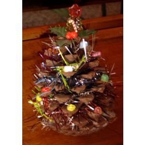 sapin en pomme de pin pour mini décoration de chambre