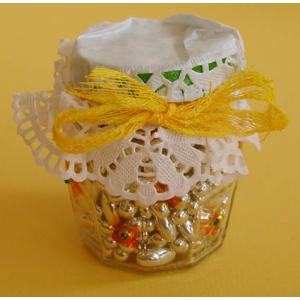 Petit pot pour les bonbons et couvercle en dentelle