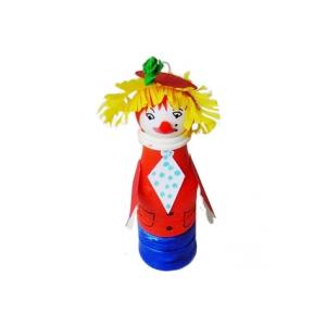 Petit jeu de quilles réalisé avec des pot de yaourt
