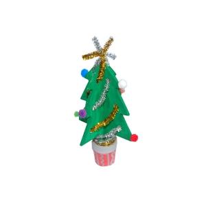 sapin en bois décoré