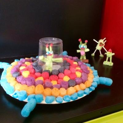 Un tuto pour apprendre à réaliser des petits martiens et une soucoupe en playmaïs