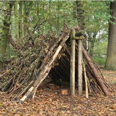 Abri : Mot du glossaire Tête à modeler. Un abri est un endroit permettant de se protéger. Il existe des abris temporaires comme des cabane et des abris fixes comme les maisons.