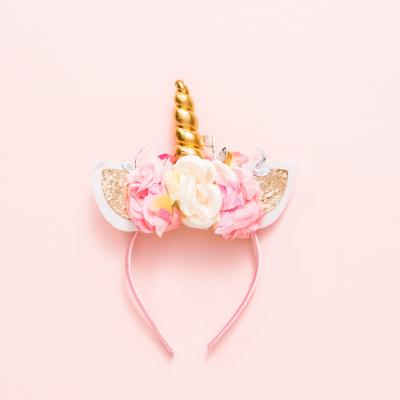 L'accessoire licorne ne se résume pas au serre-tête et sa couronne de fleurs. Vous avez prévu de déguiser votre enfant en licorne ? Quelle bonne idée ! Voici notre sélection d'indispensables pour acce