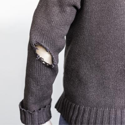 Accroc : Mot du glossaire Tête à modeler. Un accroc est une déchirure faite en s'accrochant à quelque chose.
