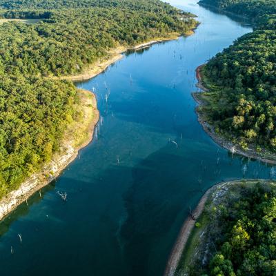 Affluent : Mot du glossaire Tête à modeler. Affluent : Un affluent est un cours d'eau qui se jette dans un autre. Activités associées.