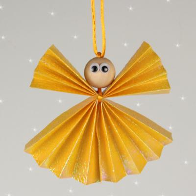 Creer ses décorations de sapin en origami pour noel peut être très amusant et facile. Découvrez comment réaliser des anges de noel en papier avec les enfants pour noel afin de les suspendre à votre sa