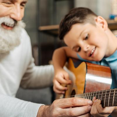 Nos petites têtes blondes sont naturellement curieuses. Intéressés par tout ce qui se présente à leur intelligence, les enfants nous poursuivent de leurs sempiternels « Pourquoi ? ». Leurs parents lis