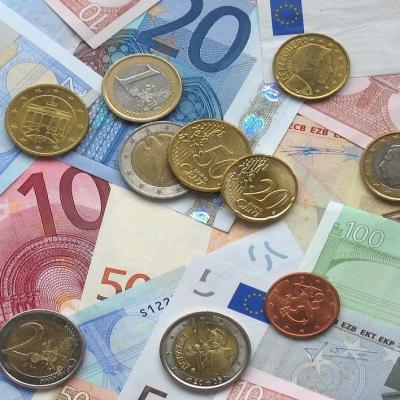 Argent : Mot du glossaire Tête à modeler. L'argent est un métal précieux. Activités associées