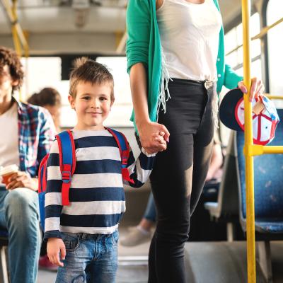 Autobus : Mot du glossaire Tête à modeler. Autobus définition et activités associées