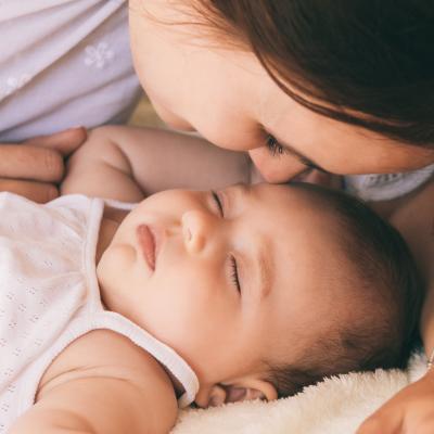 Les berceuses sont des musiques douces apaisantes qui aident les bébés et les enfants à dormir. Découvrez notre sélection.