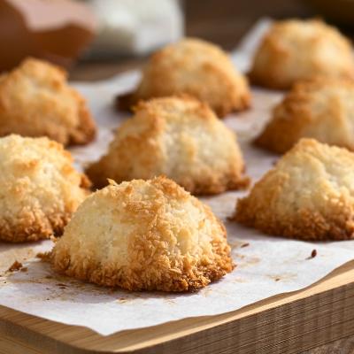 Une recette de biscuit coco expresse. La recette des biscuits à la coco est parfaite pour cuisiner avec les enfants le mercredi, le week-end ou pendant les vacances. Les biscuits coco sont parfaits co