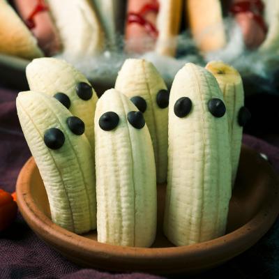 Une recette très facile et très rapide à réaliser que les enfants adoreront. Cette recette est parfaite pour organiser un goûter ou un repas d'Halloween. De plus c'est une recette saine !