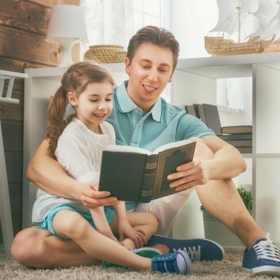 Vous cherchez une "citation papa" ? Voici toutes nos citations et nos jolis textes sur le thème des papas. Idéal pour un anniversaire ou la Fête des pères.