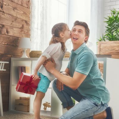 Comment dit-on "papa" dans toutes les langues du monde. Retrouvez toutes les infos sur le mot papa et sur la Fête des pères avec Tête à modeler.