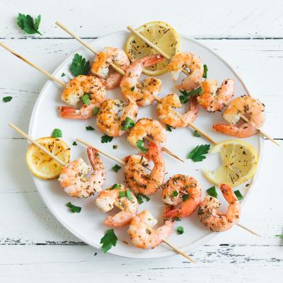 Une recette facile de petites brochettes de crevettes à l'anis à faire au retour des vacances ou pendant les vacances. Les crevettes sont à cuire dans une poêle, un wok ou au barbecue. Le goût de l'an