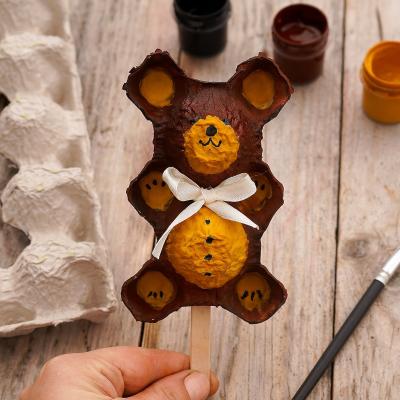 Voilà une activité récup' qui vous permene journée à thème. N'hésite pas à créer de nouveau animaux.ttra de créer un ours à partir d'une boite à oeufs. Une activité parfaite pour l'hiver ou pour u