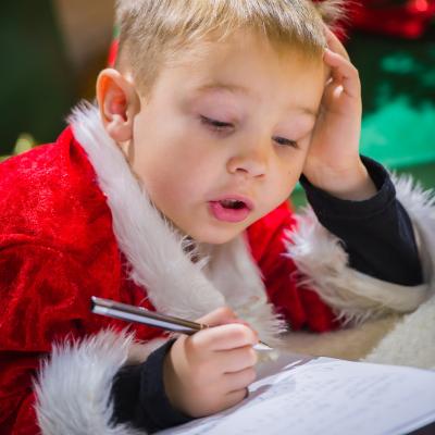 Pouvoir échanger avec le Père Noël, quel enfant n'en a jamais rêvé ? Face à cette demande, de nombreux parents se sentent dépourvus et ne s...
