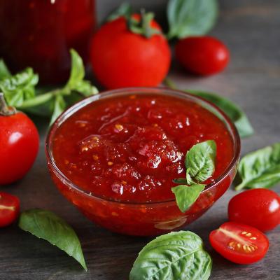 La confiture de tomates est une confiture souvent oubliée mais qui n'en est pas moins traditionnelle. Vous trouverez de nombreuses utilisation possible pour la confiture de tomate que ce soit en accom