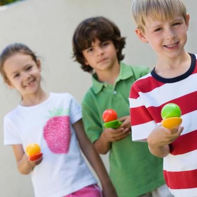 La course à la cuillère : La course à la cuillère, une idée simple pour animer les fêtes d'enfants. Il suffit d'une cuillère pour une grande partie de rire !