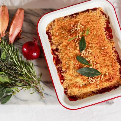 Recette du crumble à la tomate. Une recette simple de crumble à la tomate. le crumble de tomate est un plat parfait pour accompagner les viandes au printemps et en été. Le crumble permet de séduire le
