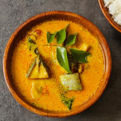 La cuisine exotique est à la mode, profitez-en pour faire découvrir de nouvelles saveurs aux enfants. La recette du curry de poulet est une occasion de les faire voyager et de partir à la découverte d