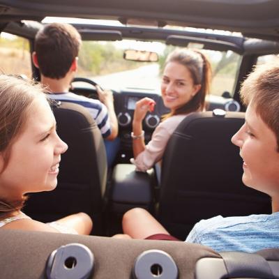 Jeu sur le nom des villes. A partir d’une lettre, les enfants enchainent les noms de villes de tous les pays du monde. Le jeu permet d’apprendre le nom des villes et d’apprendre à les écrire puisqu&r