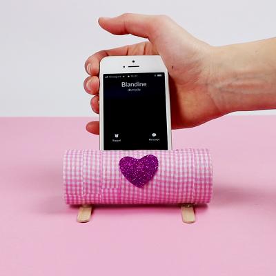 un tuto pour bricoler avec les enfants un porte smartphone récup'