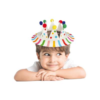 Un tuto pour apprendre à fabriquer une couronne en assiette. Une activité facile à réaliser par les enfants