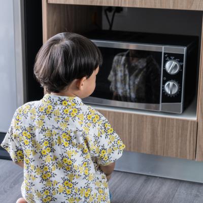 Retrouvez notre astuce pour cuire votre pâte à sel au micro onde et tous nos conseils pour réussir la cuisson de vos objets en pâte à sel.