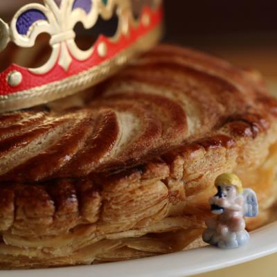 La fève de la galette des rois est incontournable pour l'Épiphanie. Chaque année, c'est la même histoire, tout le monde veut tomber sur le Graal afin d'être sacré Roi ou Reine de l'Épiphanie.