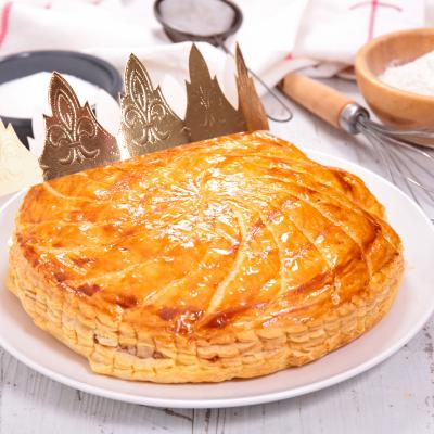 Galette des rois à la pomme : la délicieuse recette pour fêter l'Epiphanie ! Profiter d'un moment familial en préparant une galette des rois à la frangipane, vous pourrez la déguster en famille en ess