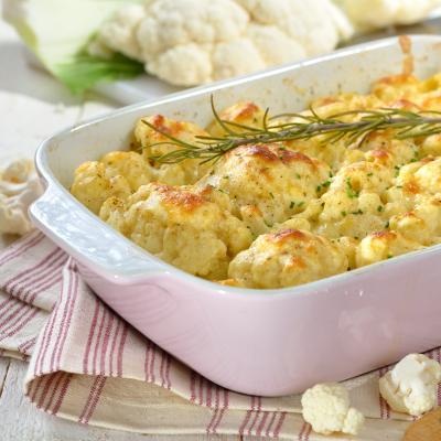 Si le chou-fleur est un délicieux légume de saison, les enfants ne l'aiment pas beaucoup, peut-être à cause de son goût et son parfum prononcé. Il y a pourtant une recette à base de chou-fleur qui peu