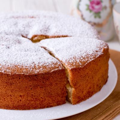 Recette du gâteau au yaourt parfumé aux morceaux d'ananas. Un gâteau au yaourt pouvant être fait avec de l'ananas frais comme avec de l'ananas en boîte. Une recette illustrée facile &agrave