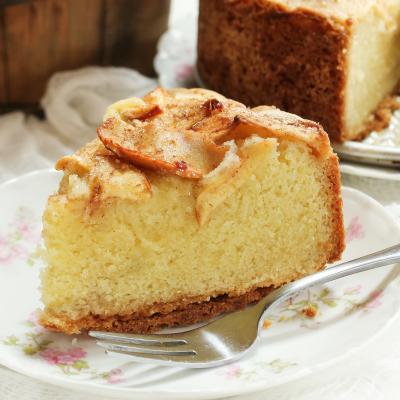 Recette de gateau aux poires simple et facile a faire avec les enfants. C'est une recette idéale pour les desserts comme pour les gouters, pour les grands comme pour les petits. Bref c'est la recette 